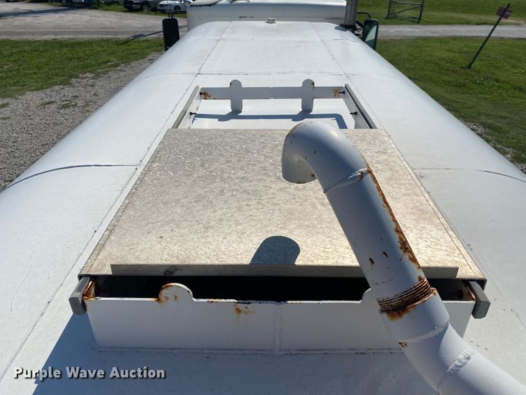 image for item JW9429 2006 Freightliner Columbia  water truck