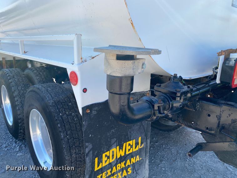 image for item JW9429 2006 Freightliner Columbia  water truck