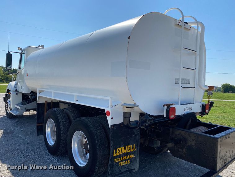 image for item JW9429 2006 Freightliner Columbia  water truck