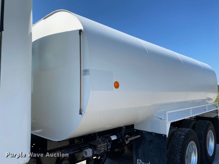 image for item JW9429 2006 Freightliner Columbia  water truck