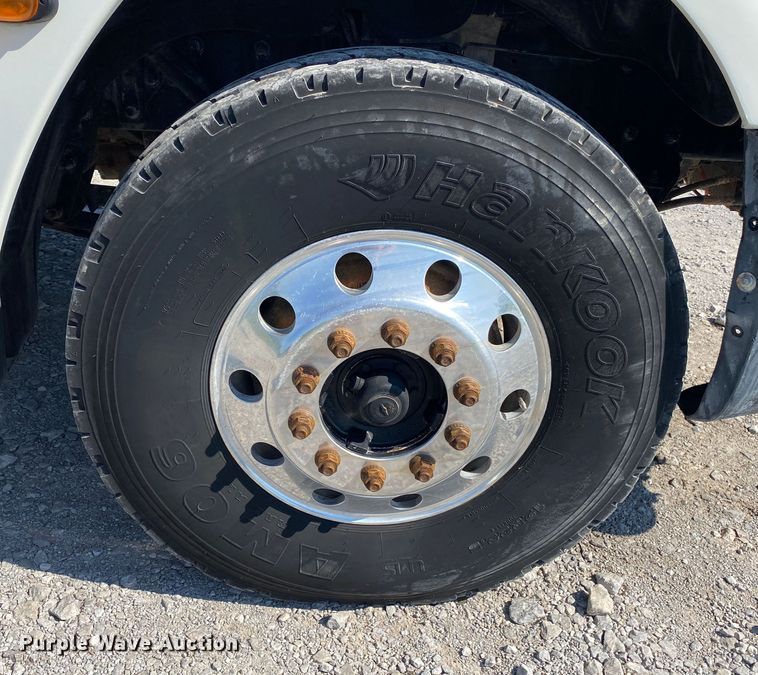 image for item JW9429 2006 Freightliner Columbia  water truck