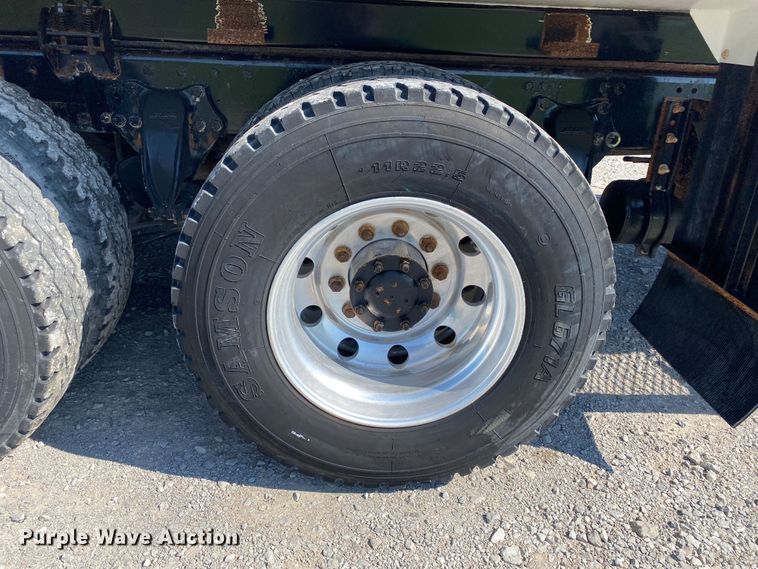 image for item JW9429 2006 Freightliner Columbia  water truck