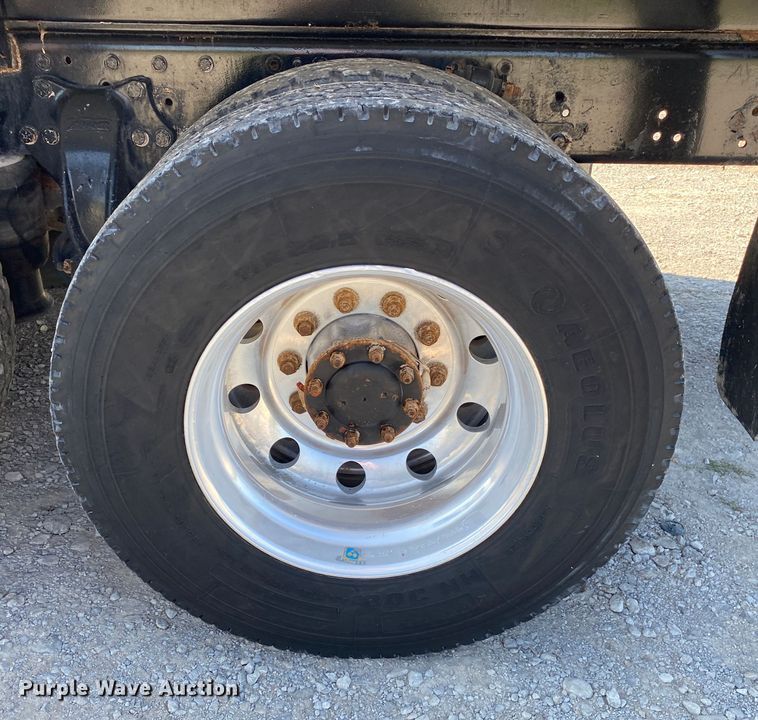 image for item JW9429 2006 Freightliner Columbia  water truck