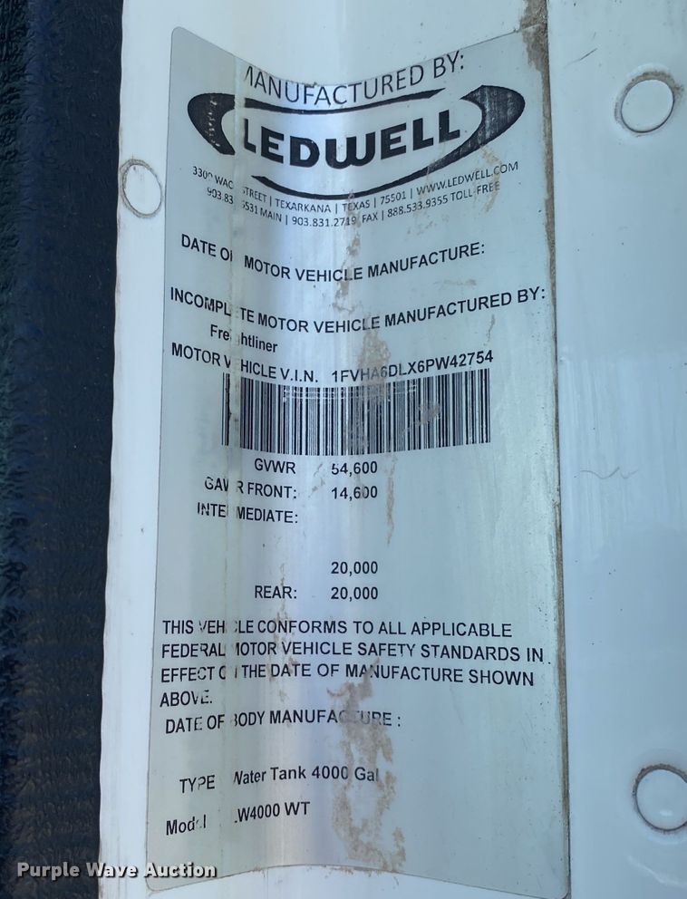 image for item JW9429 2006 Freightliner Columbia  water truck