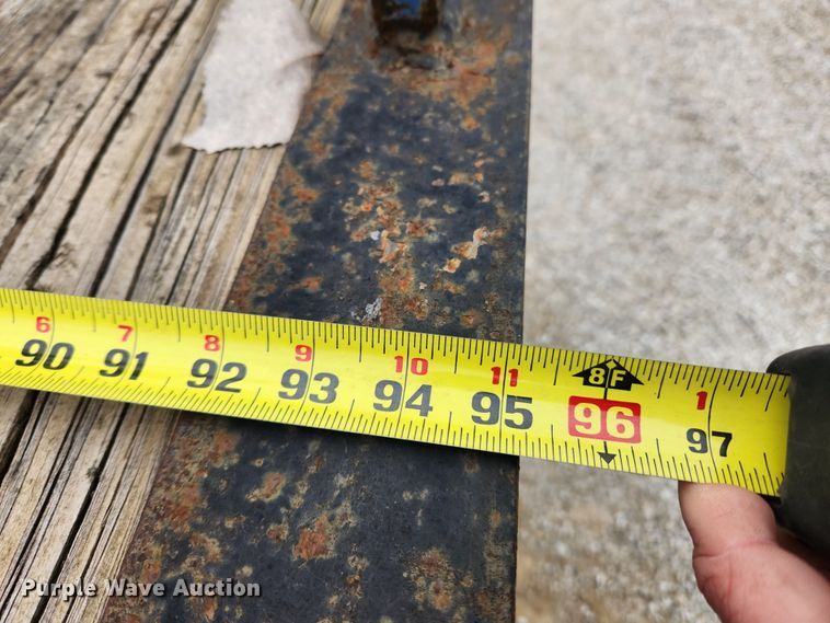 image for item KT9370 1990 International 4900  flatbed truck with forklift