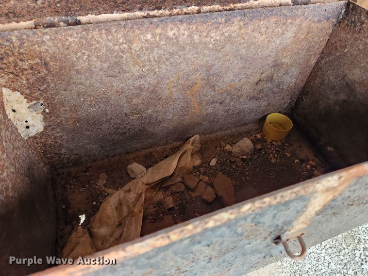 image for item KT9370 1990 International 4900  flatbed truck with forklift