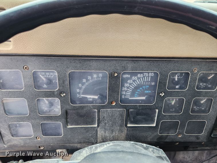 image for item KT9370 1990 International 4900  flatbed truck with forklift