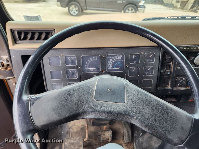 image for item KT9370 1990 International 4900  flatbed truck with forklift