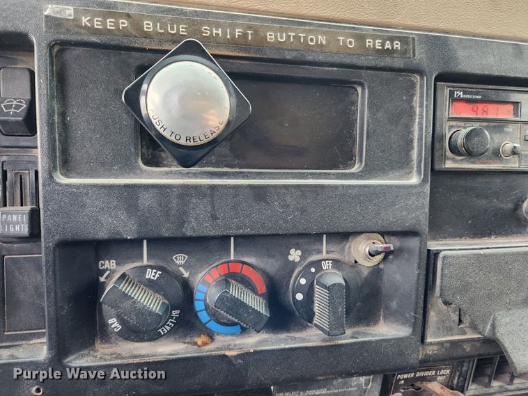 image for item KT9370 1990 International 4900  flatbed truck with forklift