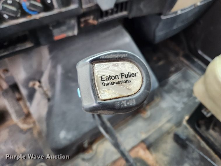 image for item KT9370 1990 International 4900  flatbed truck with forklift