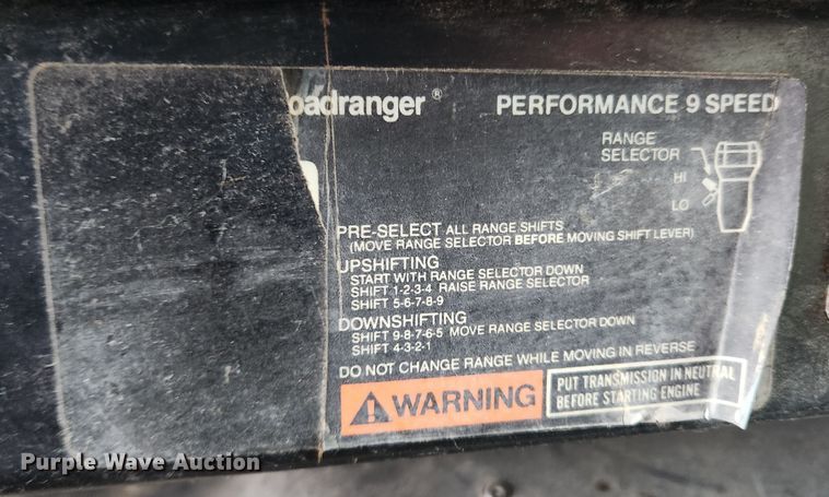 image for item KT9370 1990 International 4900  flatbed truck with forklift