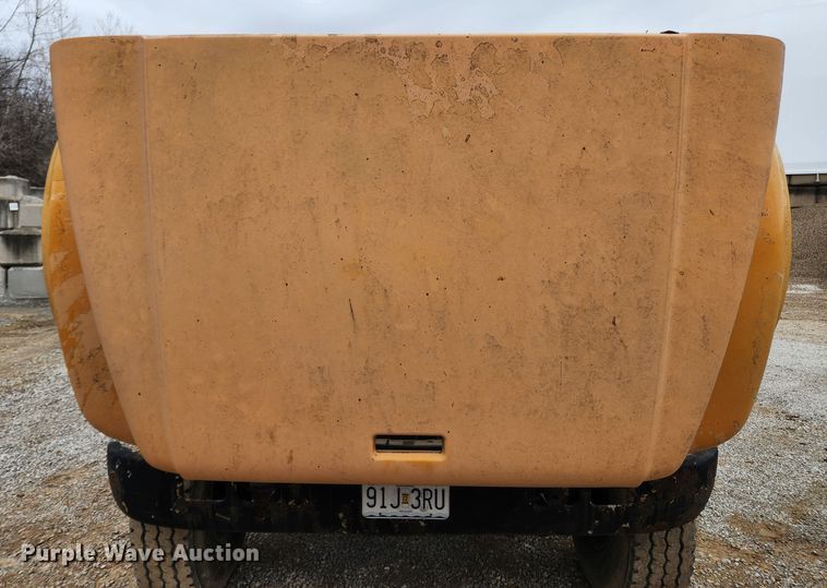 image for item KT9370 1990 International 4900  flatbed truck with forklift