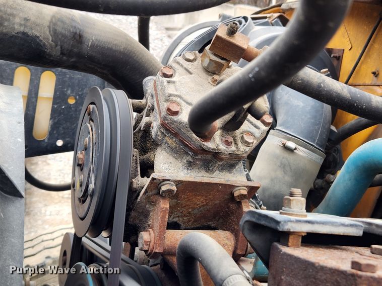 image for item KT9370 1990 International 4900  flatbed truck with forklift