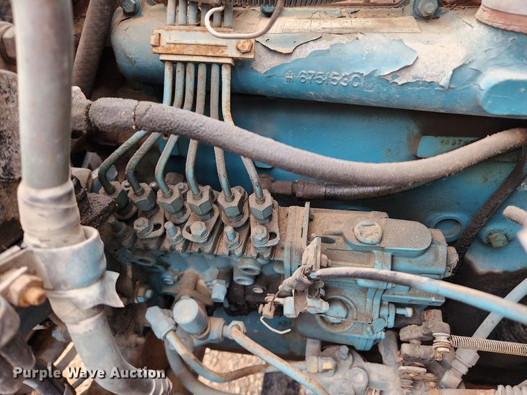 image for item KT9370 1990 International 4900  flatbed truck with forklift