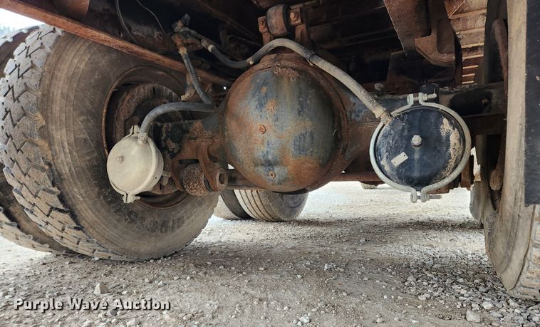 image for item KT9370 1990 International 4900  flatbed truck with forklift