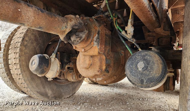 image for item KT9370 1990 International 4900  flatbed truck with forklift