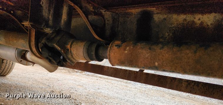 image for item KT9370 1990 International 4900  flatbed truck with forklift