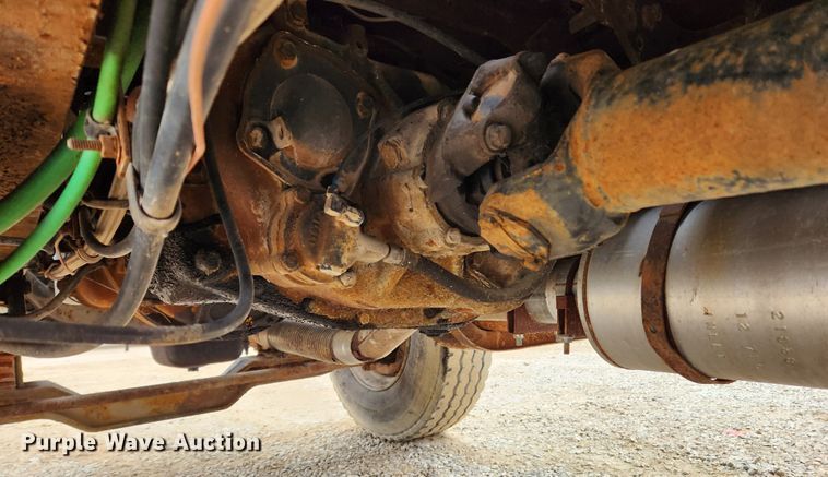 image for item KT9370 1990 International 4900  flatbed truck with forklift