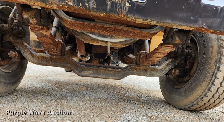 image for item KT9370 1990 International 4900  flatbed truck with forklift