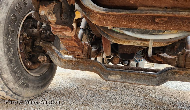 image for item KT9370 1990 International 4900  flatbed truck with forklift