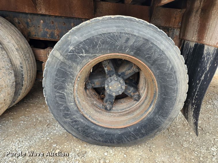 image for item KT9370 1990 International 4900  flatbed truck with forklift