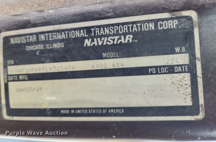 image for item KT9370 1990 International 4900  flatbed truck with forklift