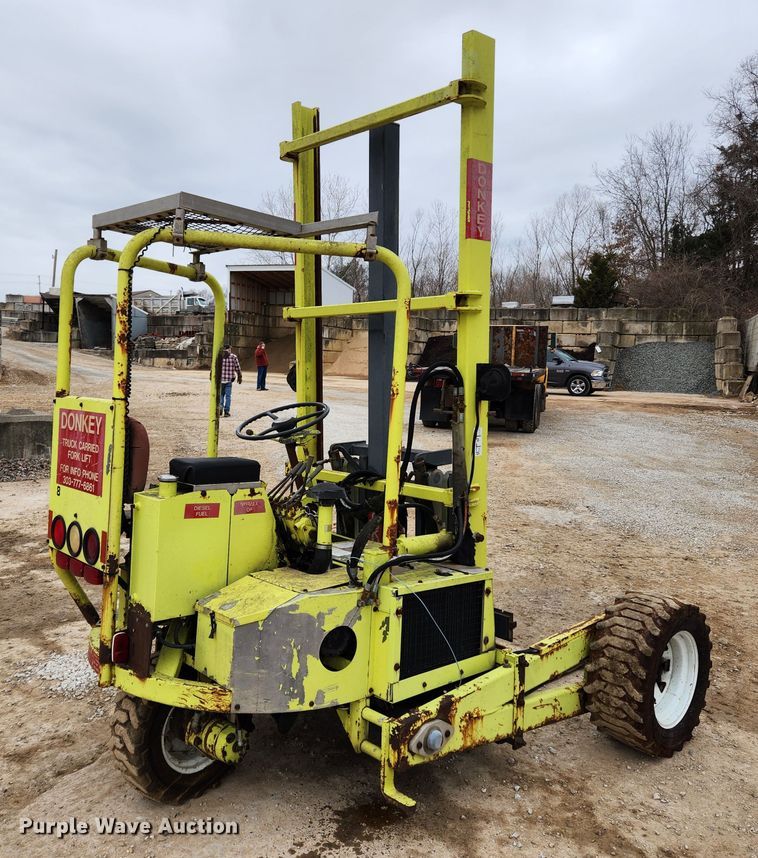 image for item KT9370 1990 International 4900  flatbed truck with forklift