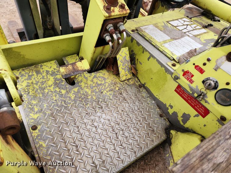 image for item KT9370 1990 International 4900  flatbed truck with forklift