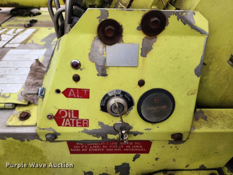 image for item KT9370 1990 International 4900  flatbed truck with forklift