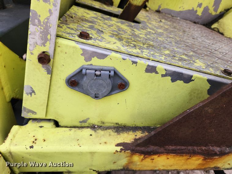 image for item KT9370 1990 International 4900  flatbed truck with forklift