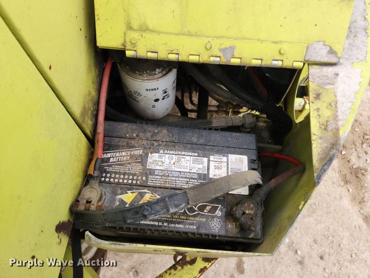 image for item KT9370 1990 International 4900  flatbed truck with forklift