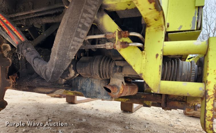 image for item KT9370 1990 International 4900  flatbed truck with forklift