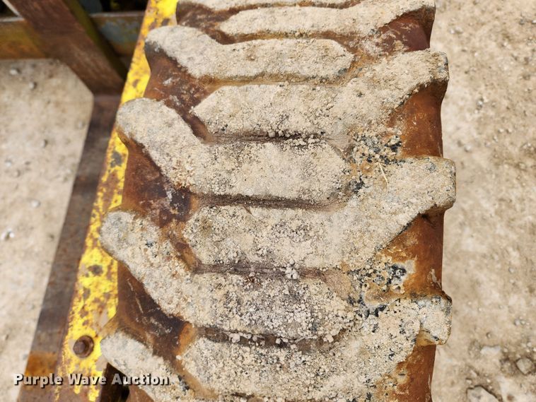 image for item KT9370 1990 International 4900  flatbed truck with forklift