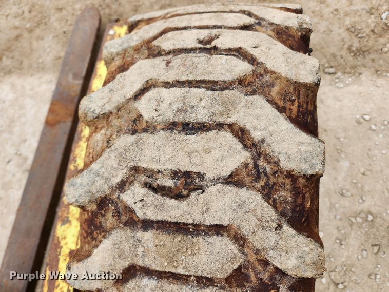 image for item KT9370 1990 International 4900  flatbed truck with forklift