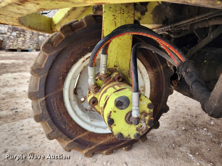 image for item KT9370 1990 International 4900  flatbed truck with forklift