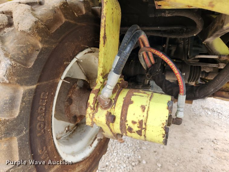 image for item KT9370 1990 International 4900  flatbed truck with forklift