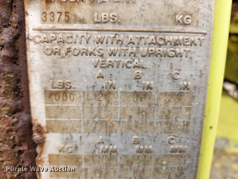 image for item KT9370 1990 International 4900  flatbed truck with forklift