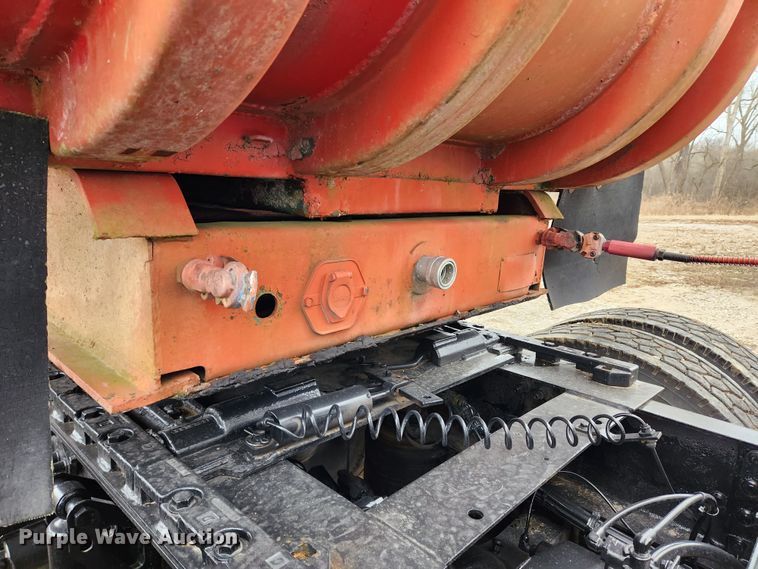 image for item KT9445 1972 Fruehauf ND-F2-DB4-24  end dump trailer