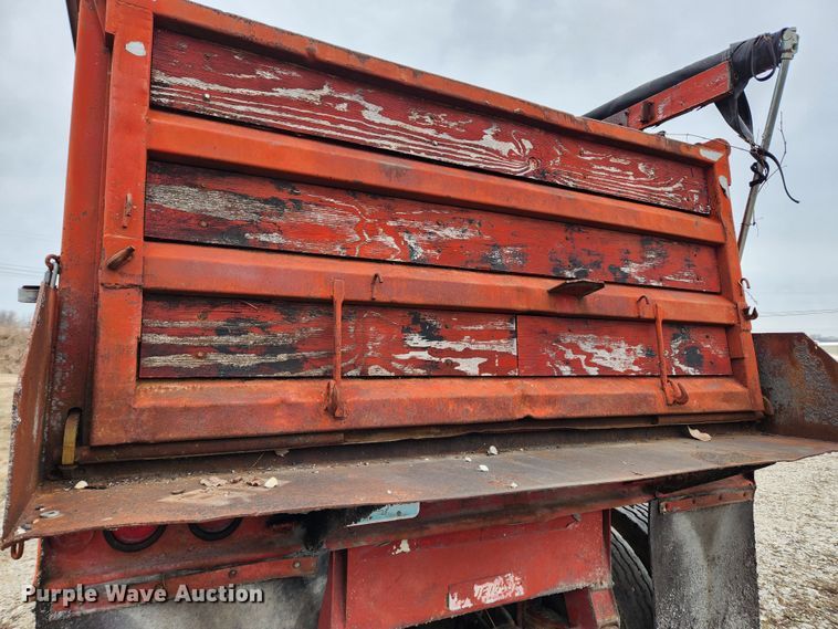 image for item KT9445 1972 Fruehauf ND-F2-DB4-24  end dump trailer