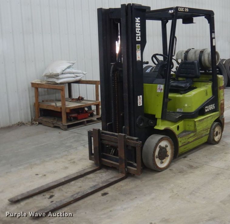 image for item KU9738 Clark CGC20  forklift