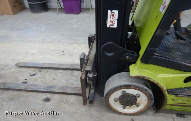 image for item KU9738 Clark CGC20  forklift