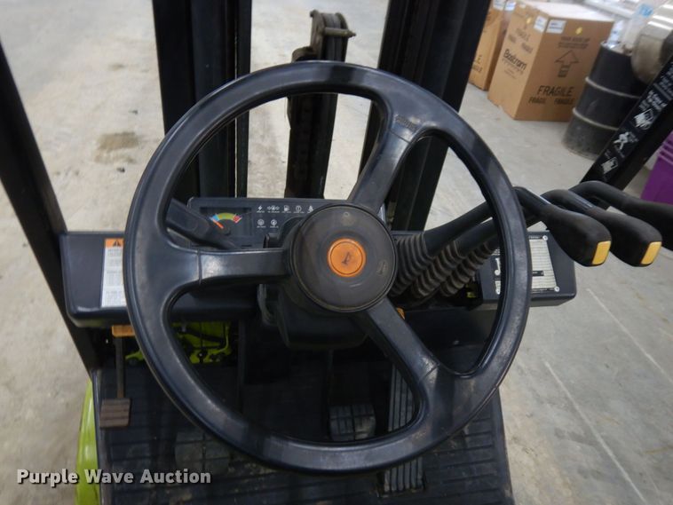 image for item KU9738 Clark CGC20  forklift