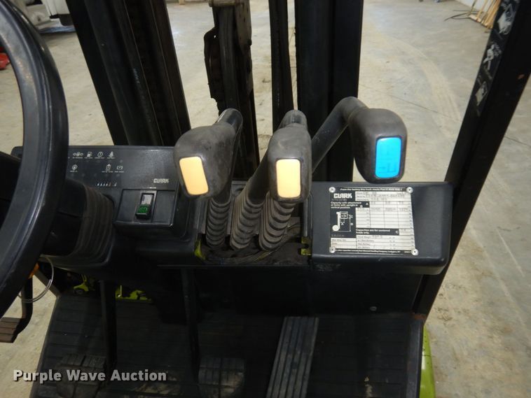 image for item KU9738 Clark CGC20  forklift