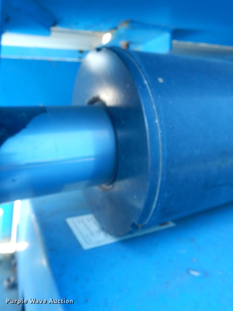 image for item KU9739 2005 Genie S80  boom lift