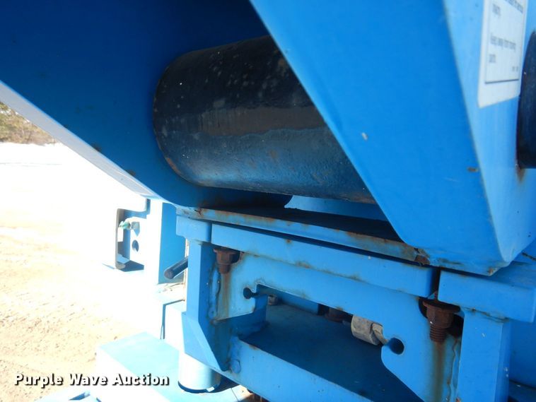 image for item KU9739 2005 Genie S80  boom lift