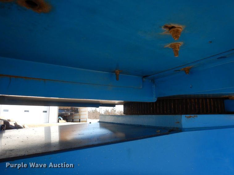 image for item KU9739 2005 Genie S80  boom lift