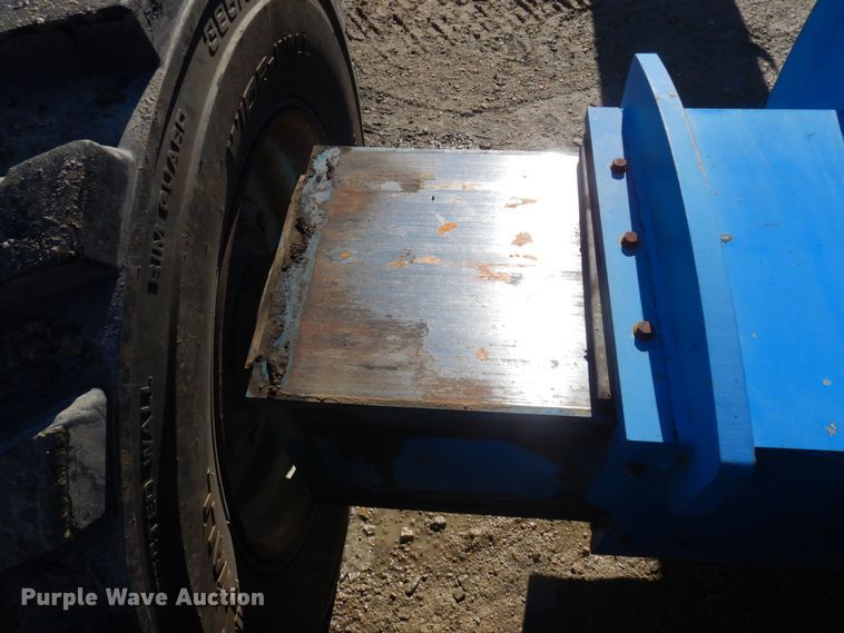 image for item KU9739 2005 Genie S80  boom lift