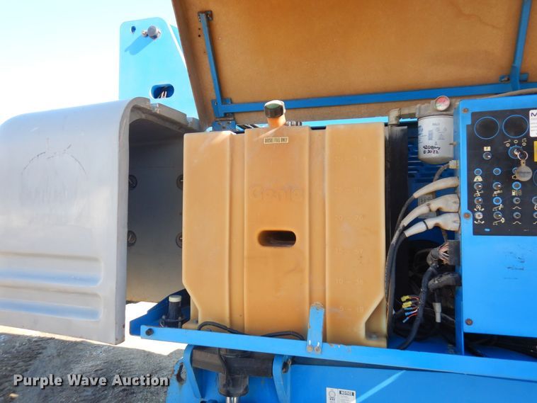 image for item KU9739 2005 Genie S80  boom lift