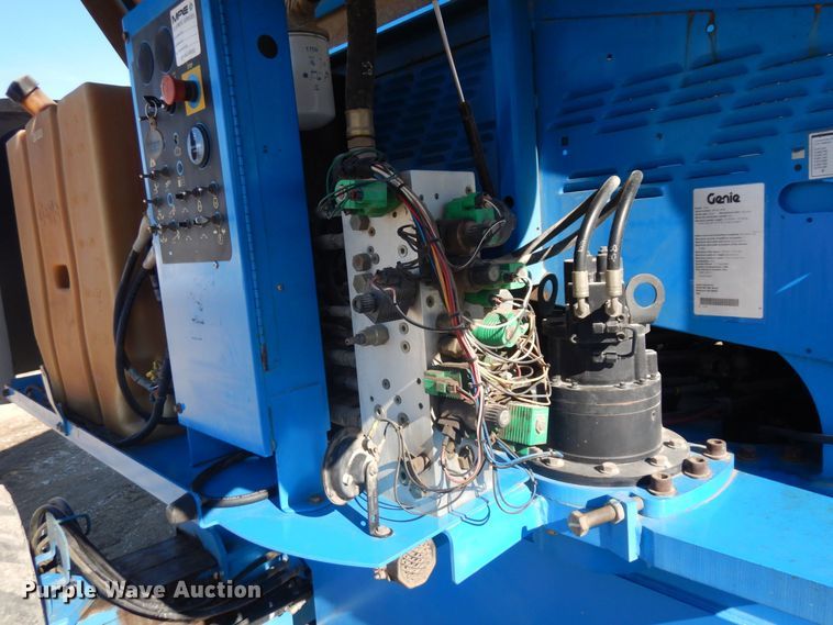 image for item KU9739 2005 Genie S80  boom lift