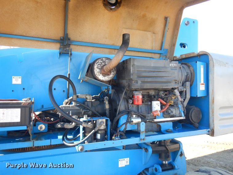 image for item KU9739 2005 Genie S80  boom lift